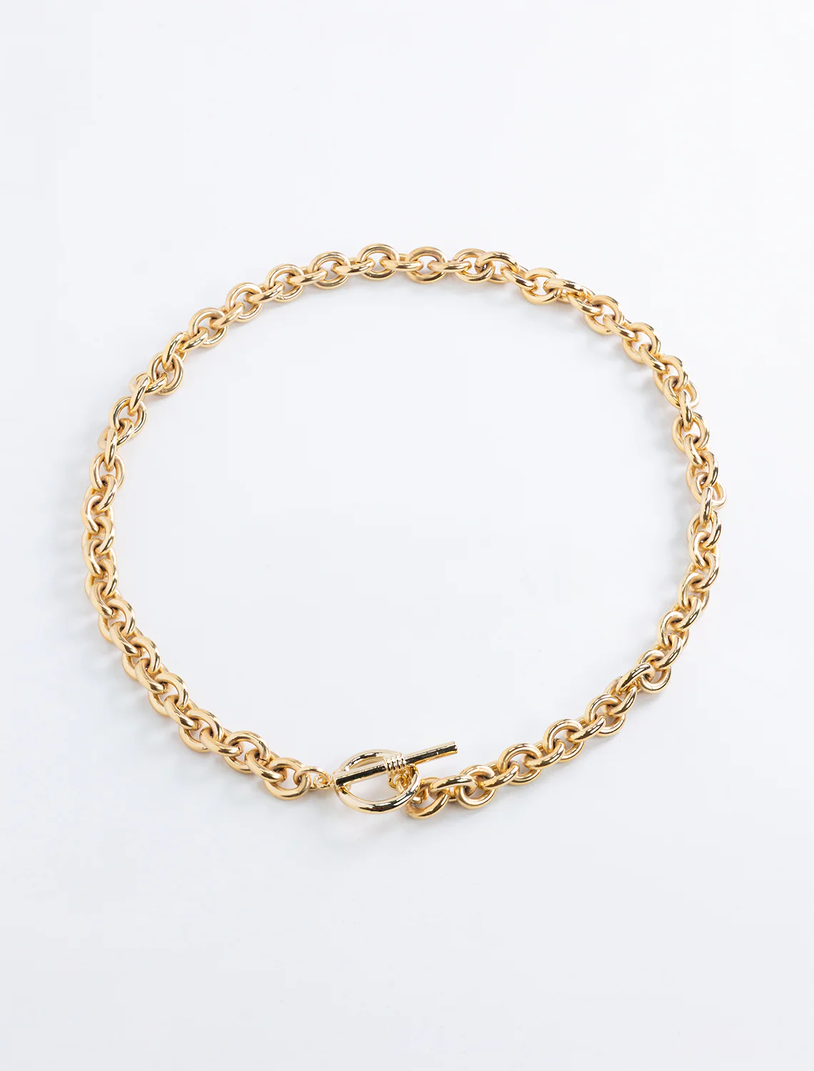cable chain toggle necklace in gold - Image 2