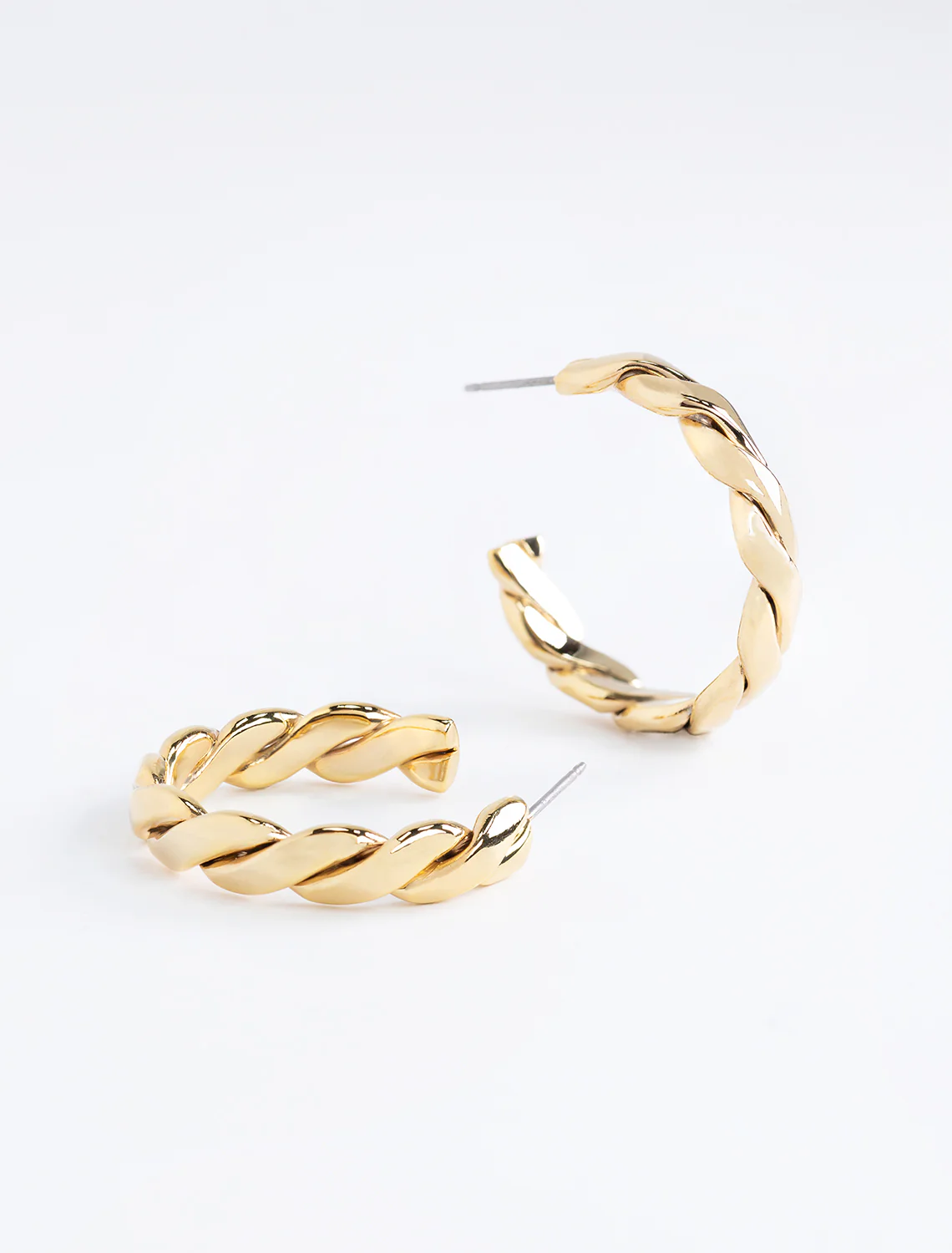 twist hoops in gold - Image 2