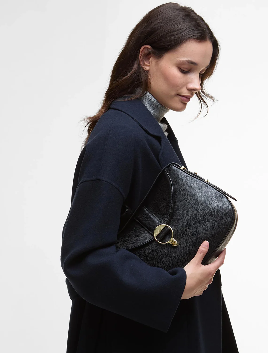alder leather sling bag in black - Image 2