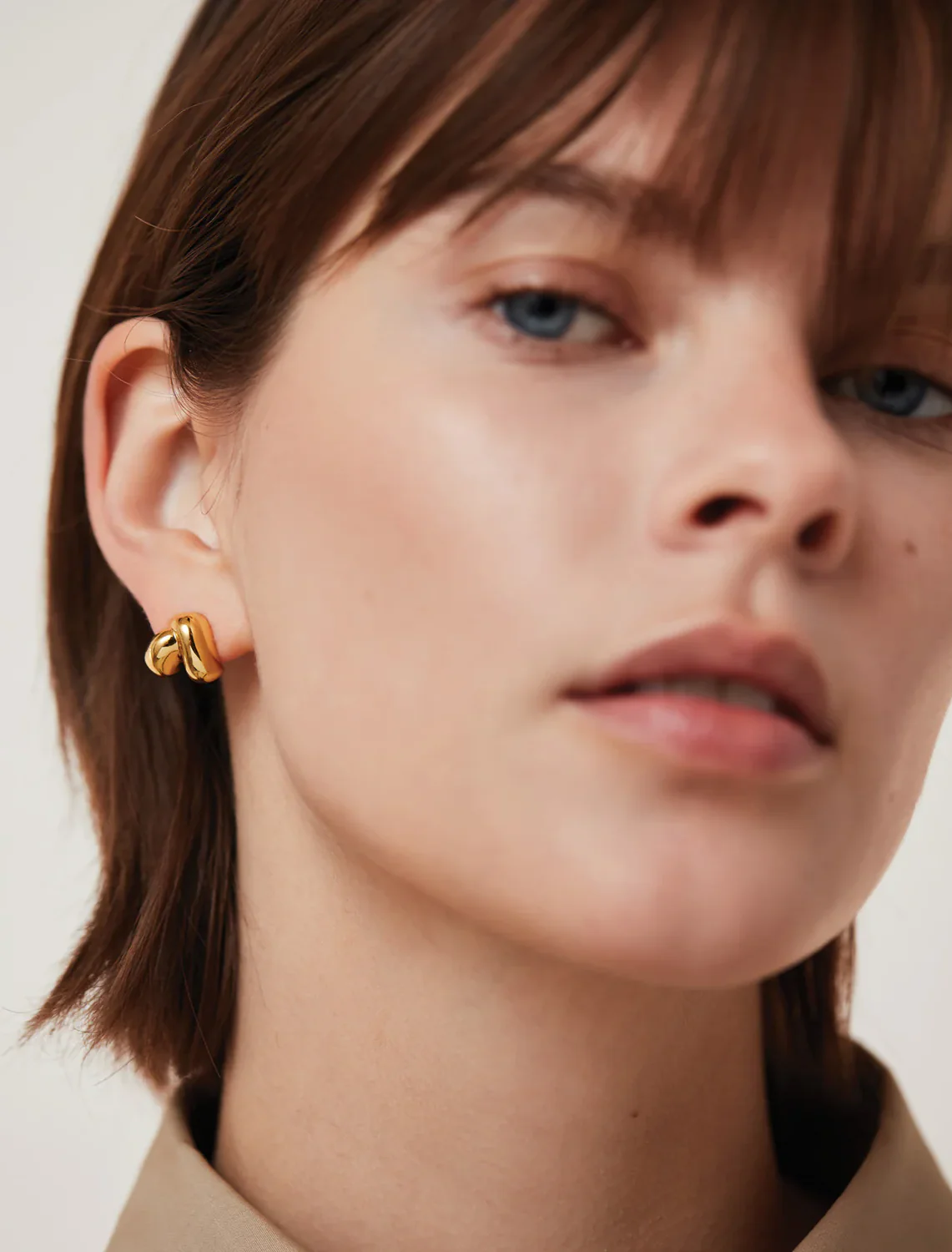 beatrix earrings in gold - Image 2