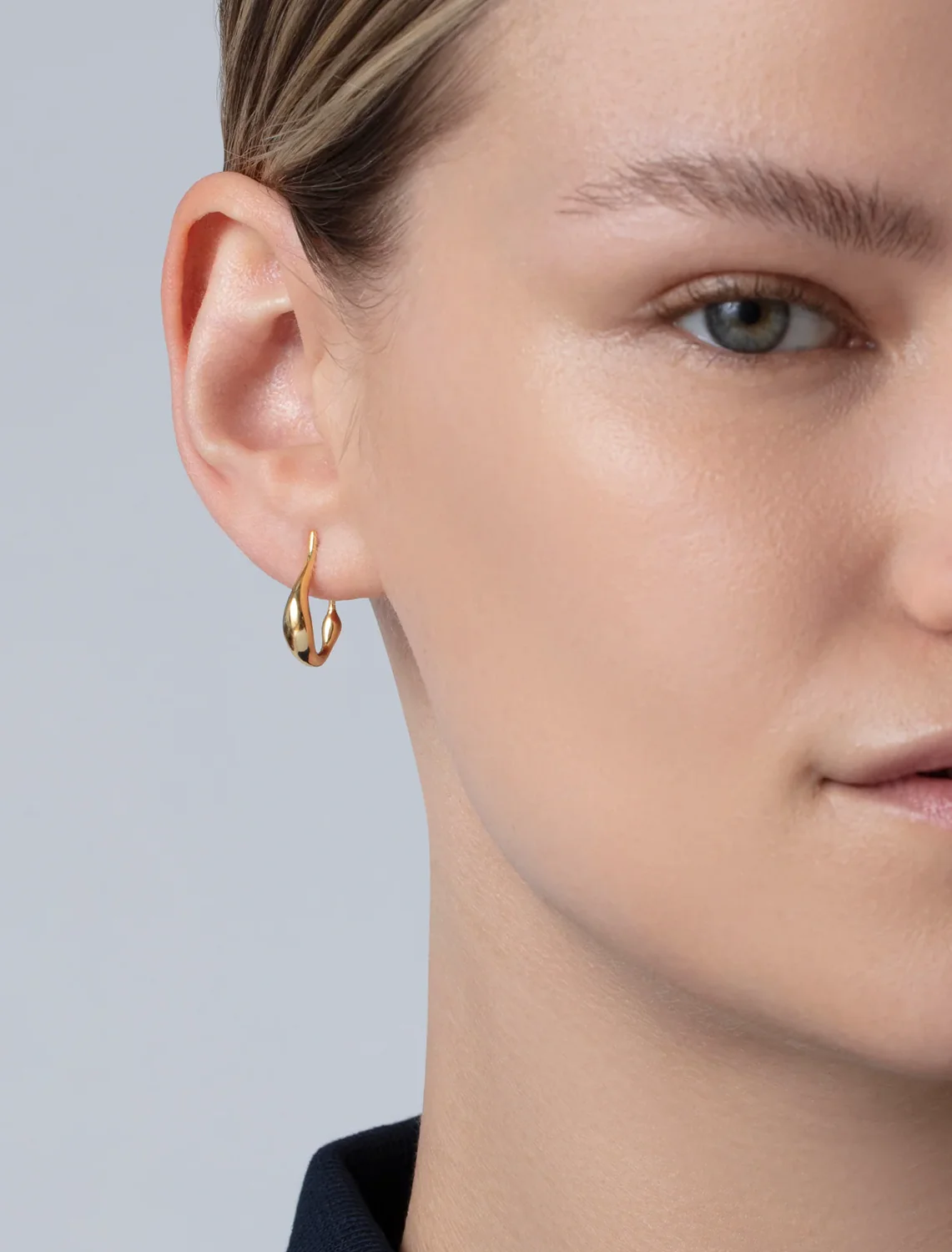 mini colette hoop in gold - Image 2