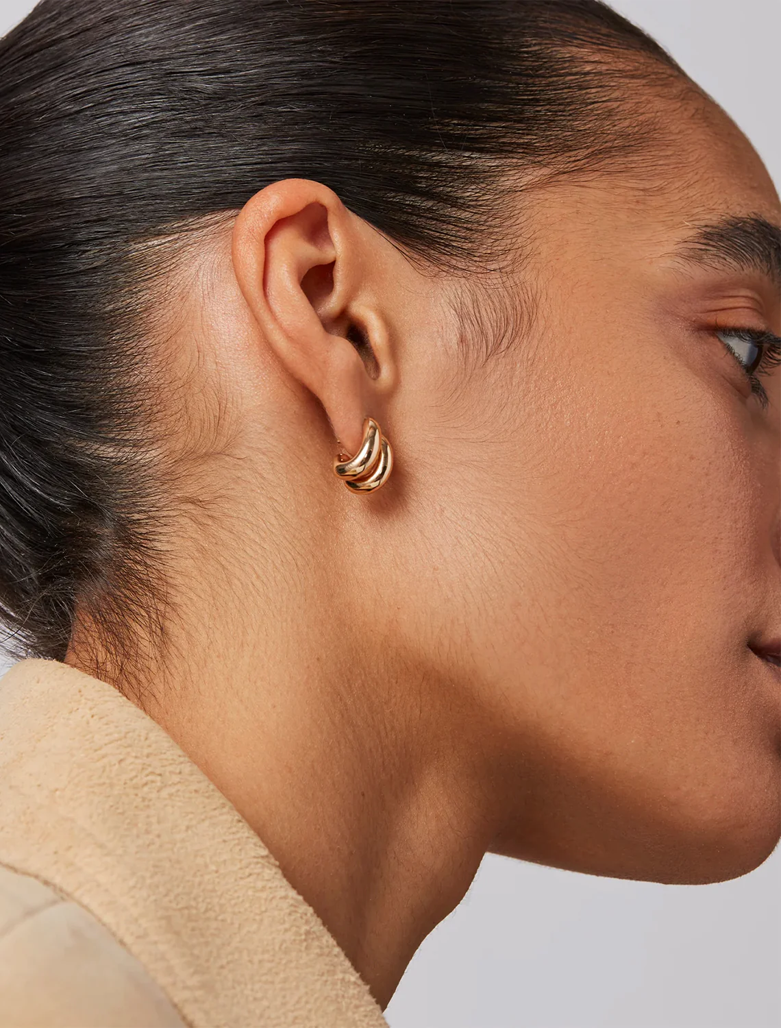 mini florence earrings in gold - Image 2