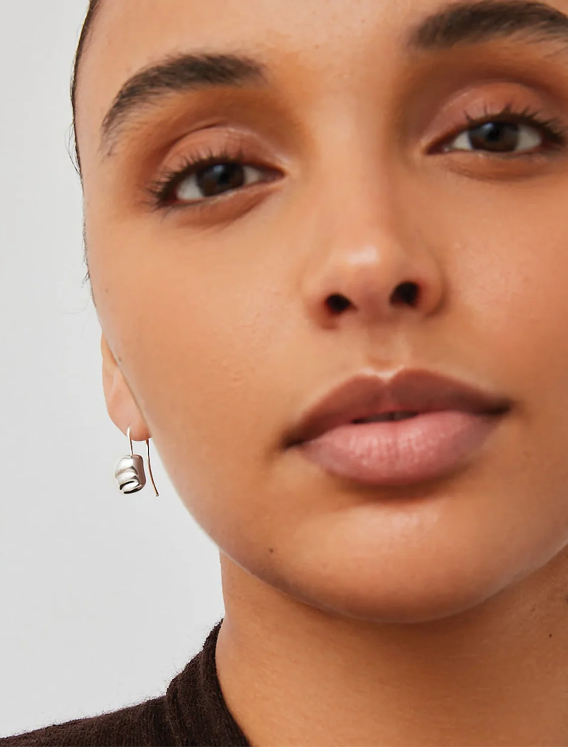 rue drop earrings in silver - Image 2