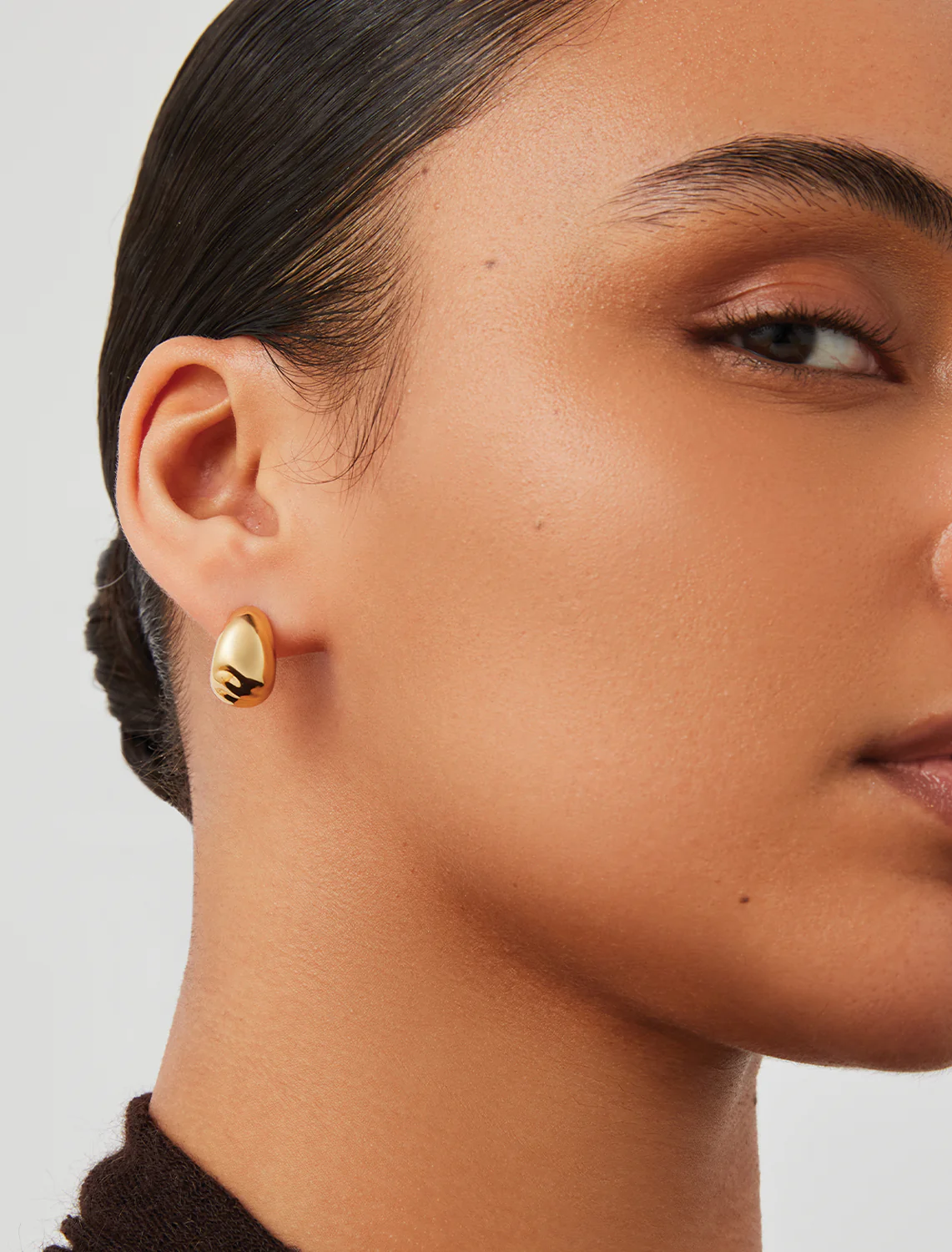 small nelle hoops in gold - Image 2