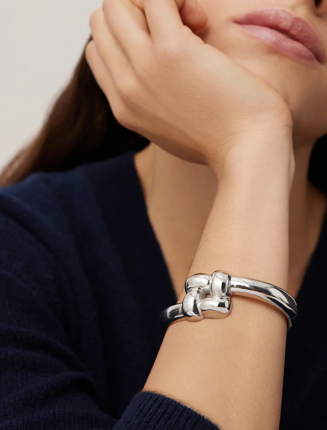 woven square bangle in platinum - Image 2