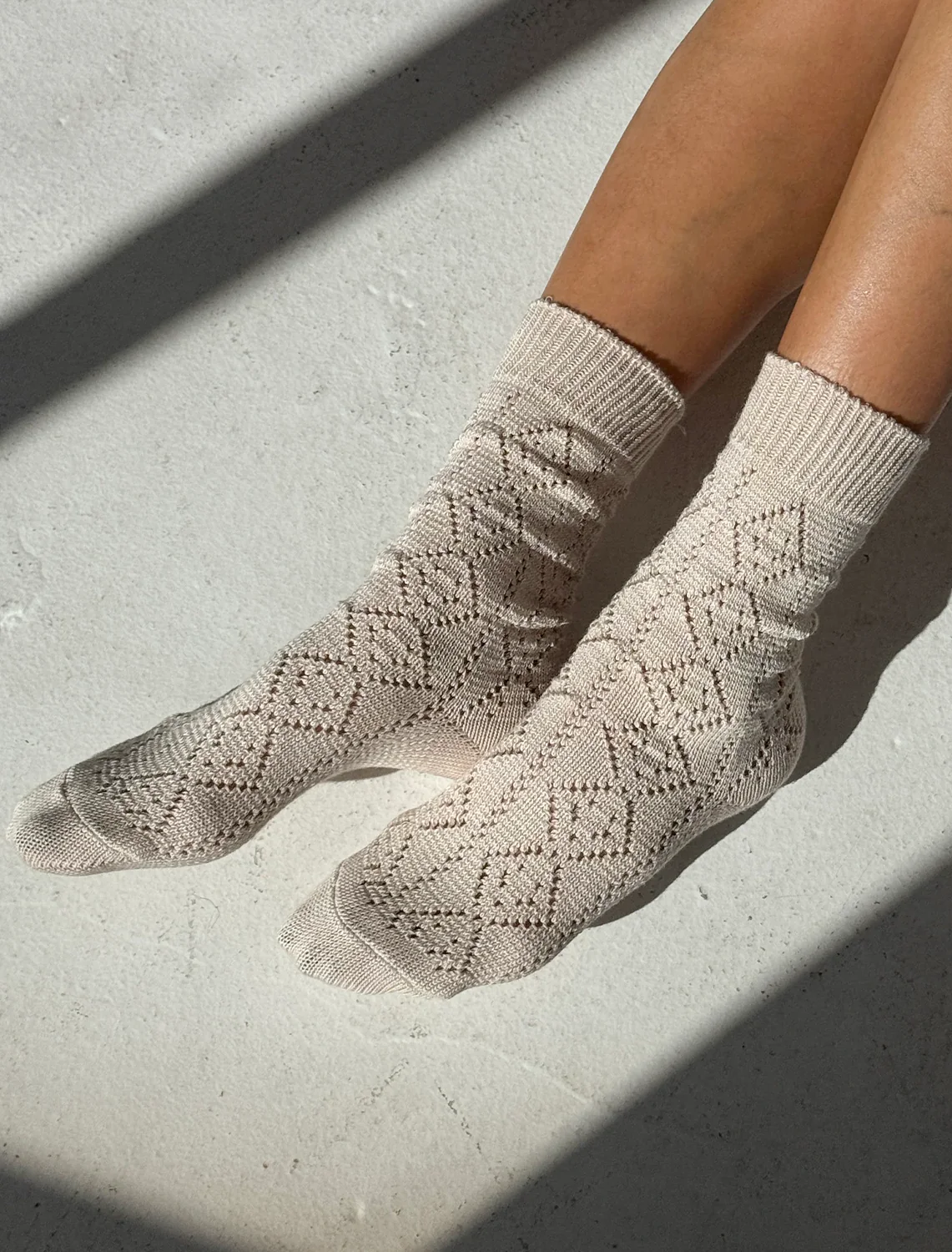 modal eyelet socks in oyster - Image 2