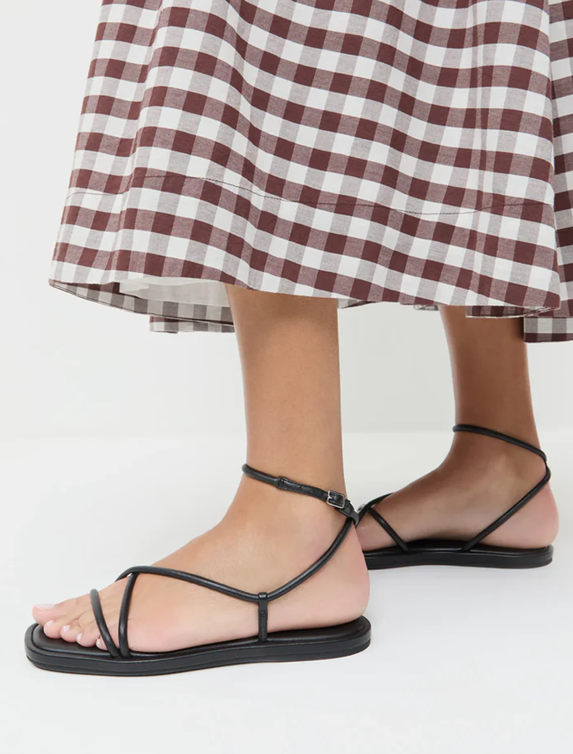 noor sandals in black - Image 2