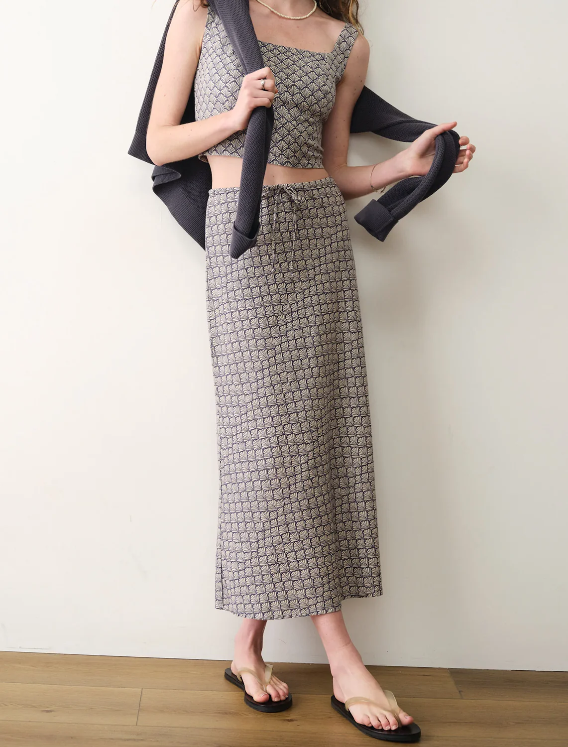 avery hemp midi skirt in navy sea shell - Image 2