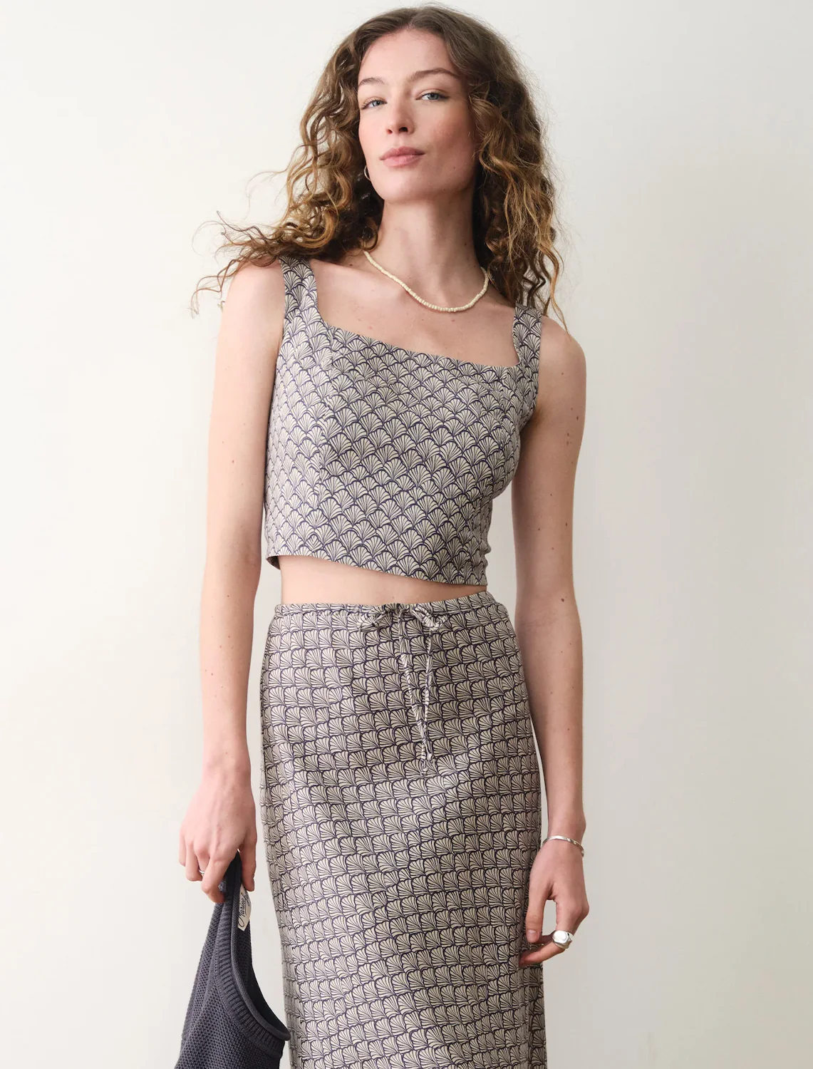 zoe hemp tank in navy sea shell - Image 2