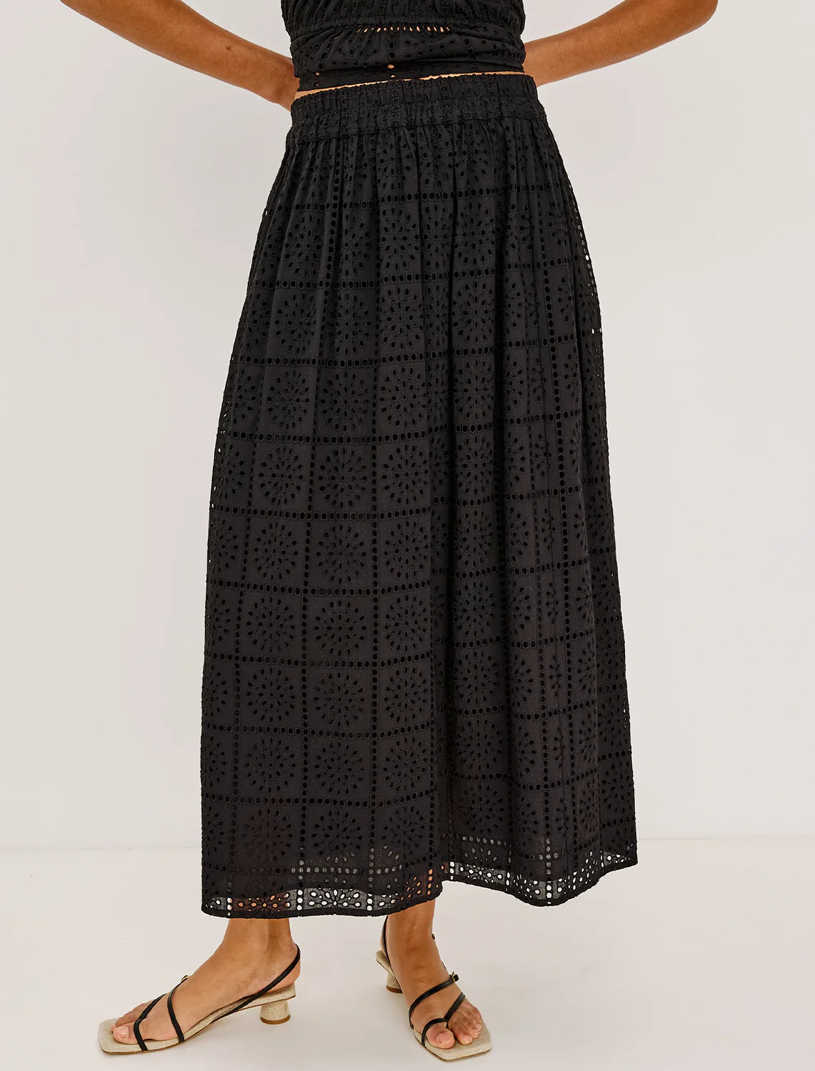 dax skirt in black grid embroidery - Image 2