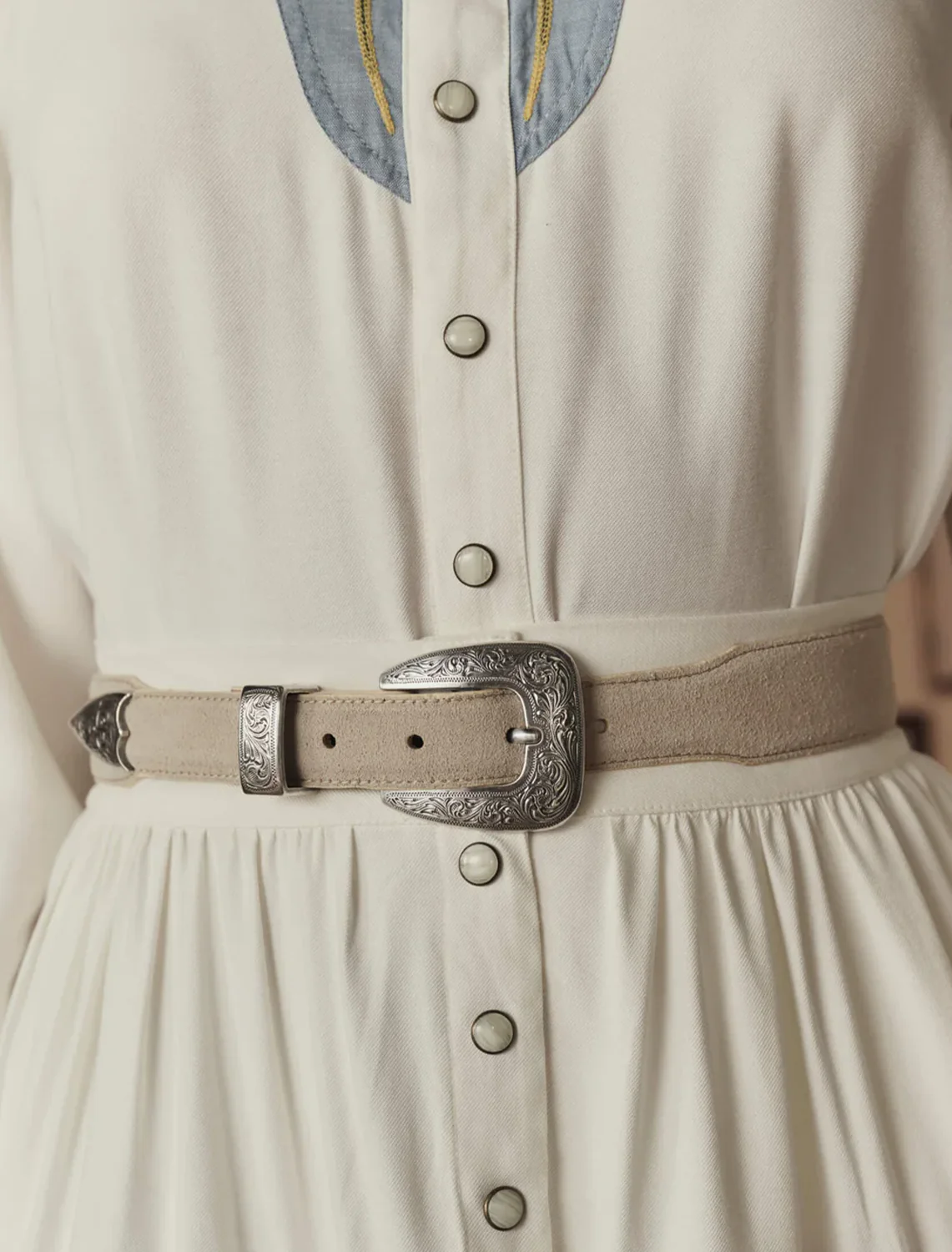 the western belt in cream and silver - Image 2
