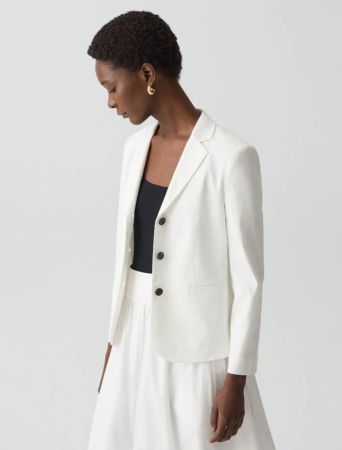 shrunken three button blazer in white - Image 2