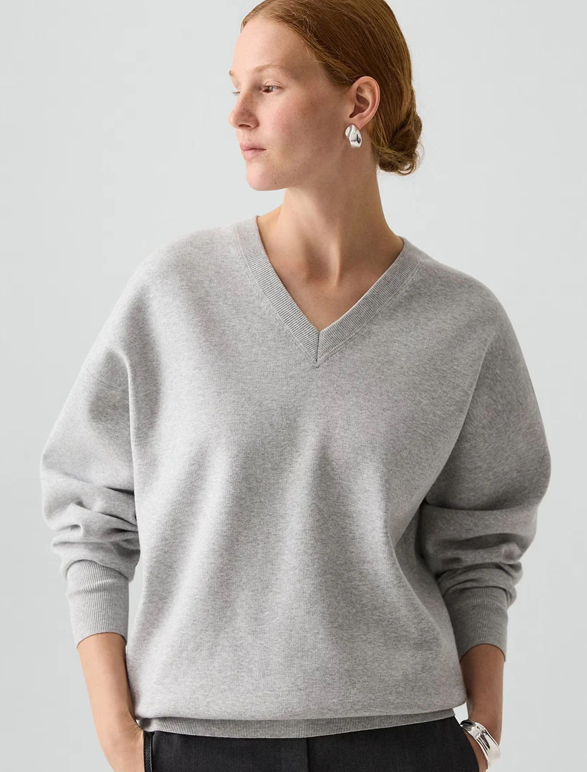 v-neck sweatshirt in gravity melange - Image 2