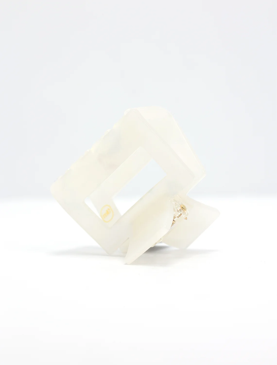 eco kylie hair clip in ivory pearl - Image 2