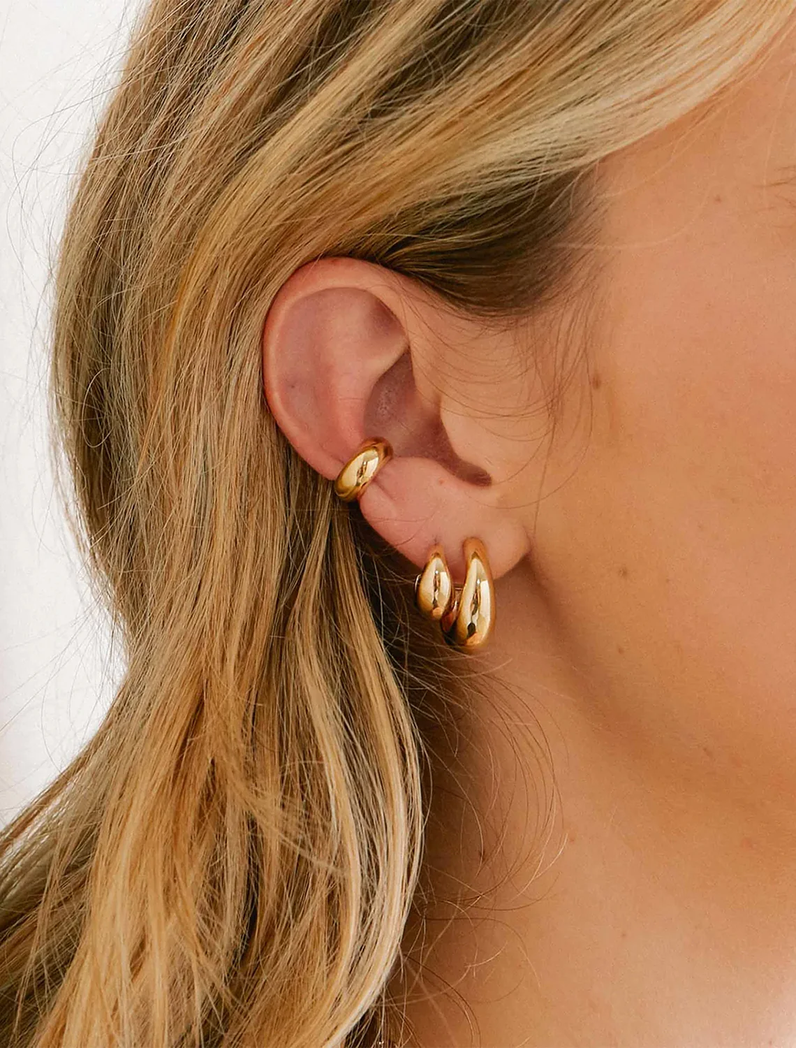 14k aura huggie hoops - Image 2